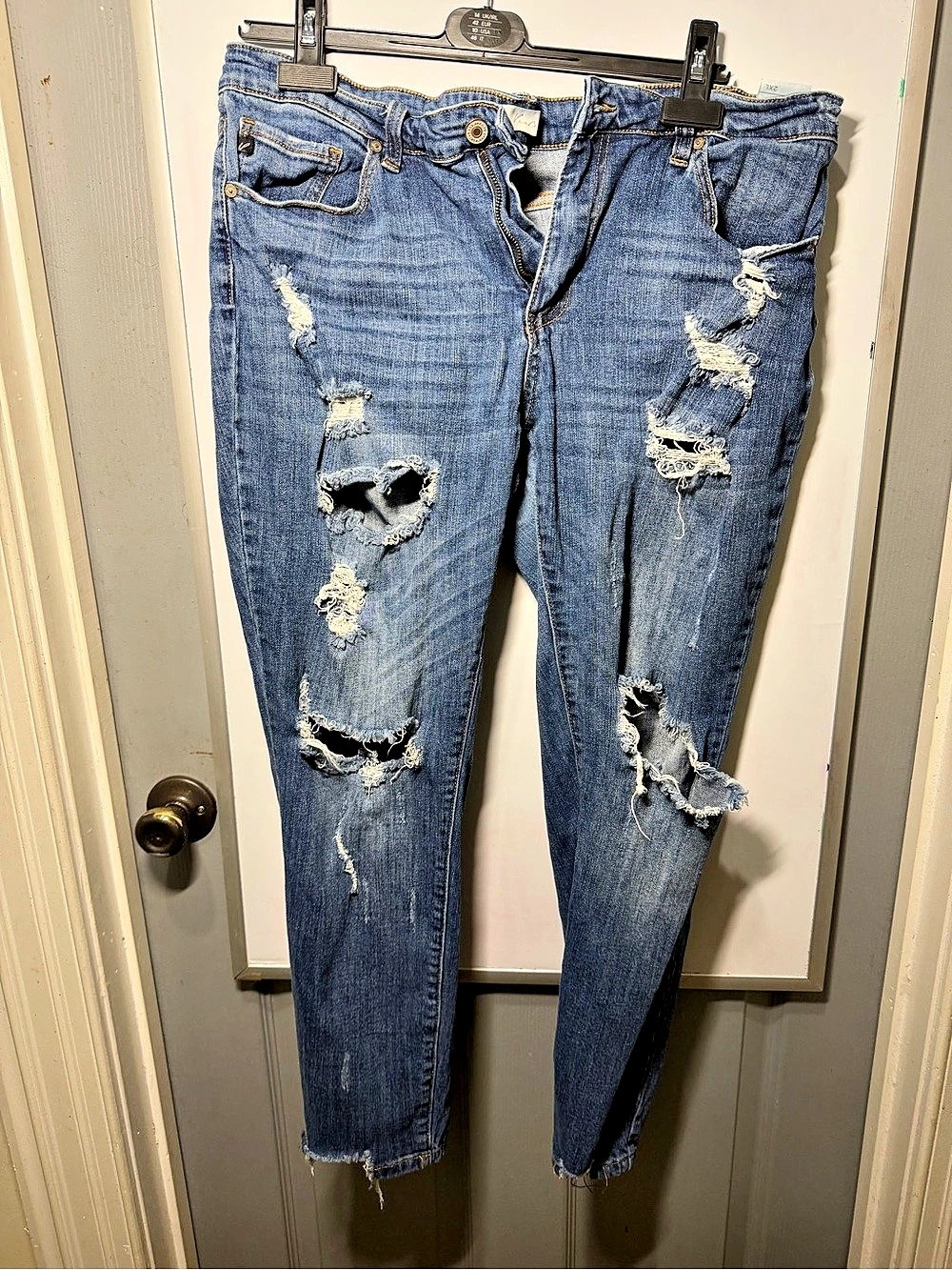 Kancan Distressed Skinny Jeans in Blue Waist 26